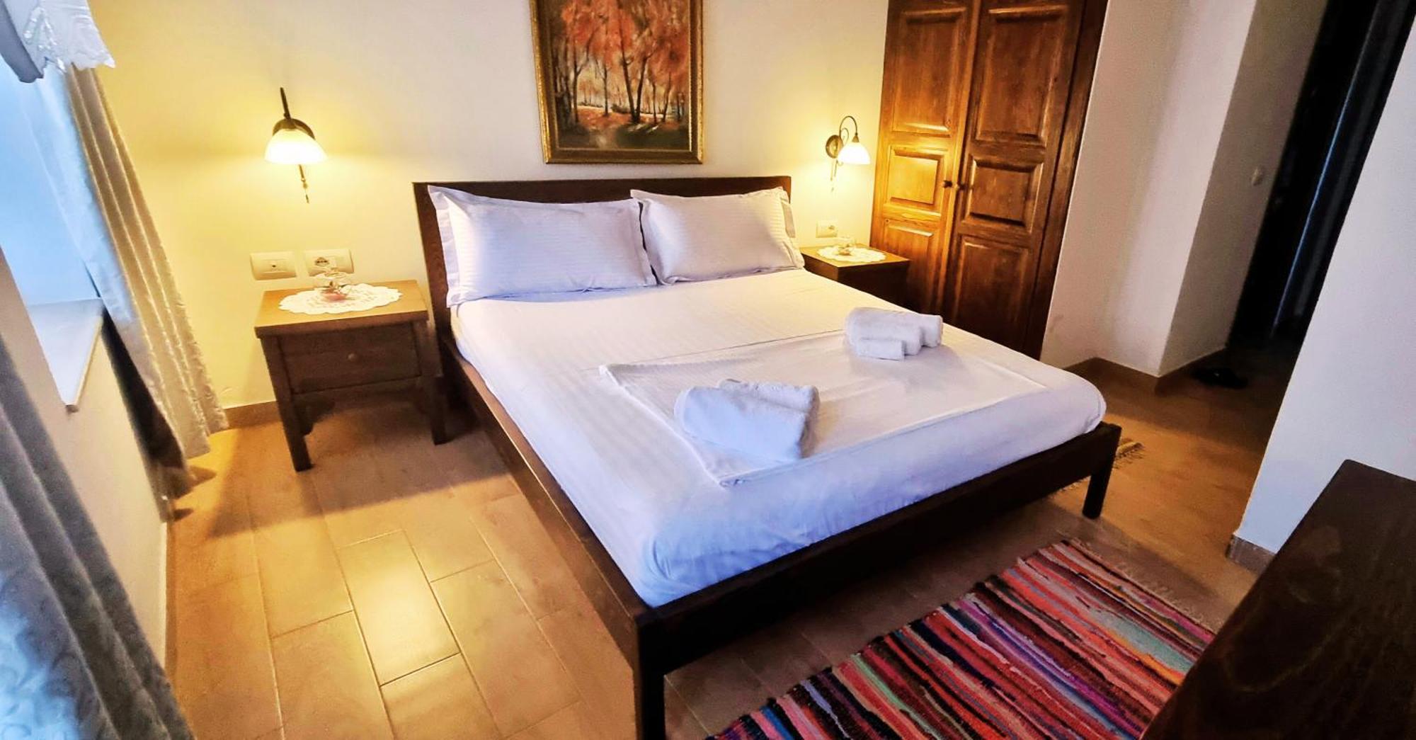 Hotel Gorica - Unesco Quarter Berat Esterno foto