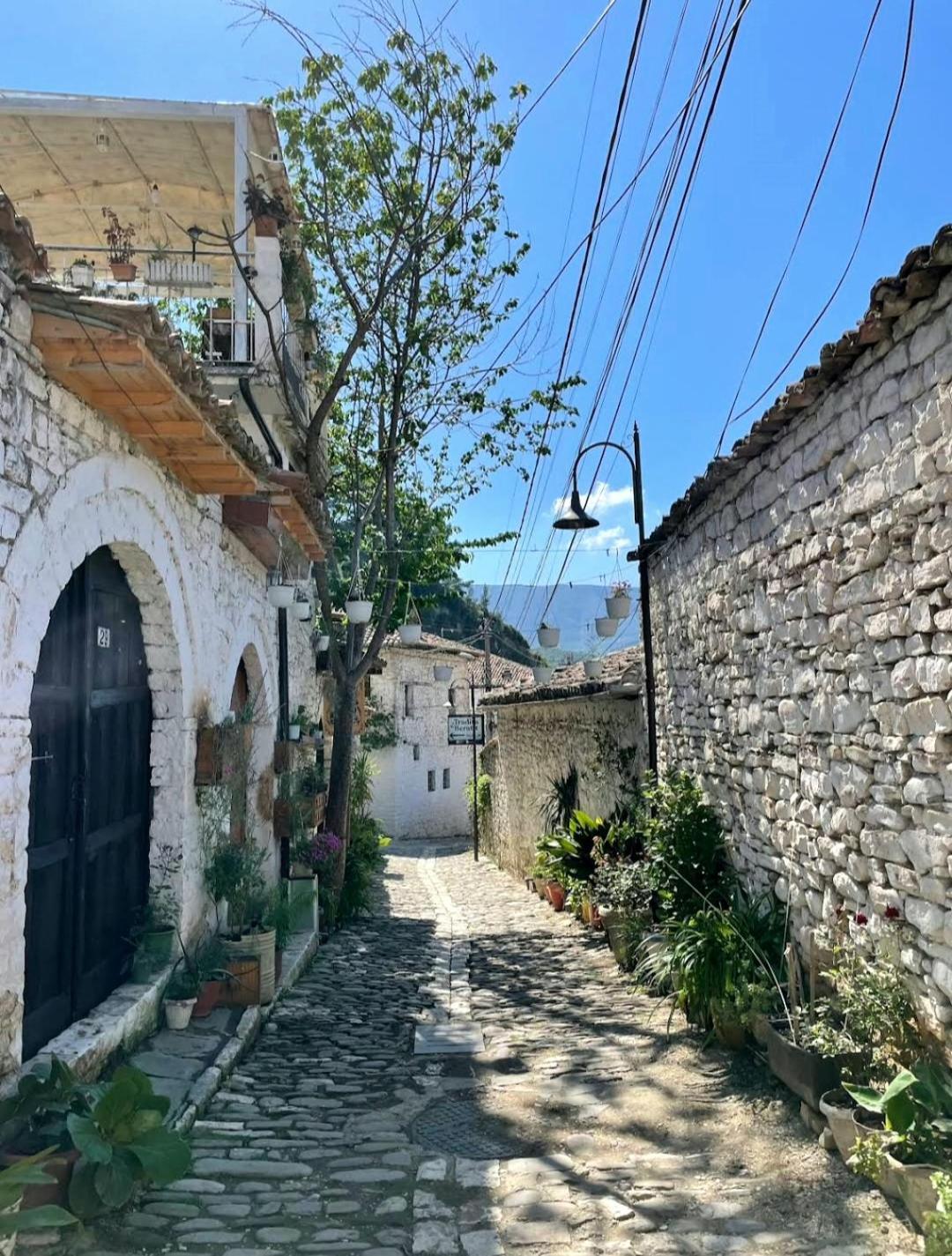 Hotel Gorica - Unesco Quarter Berat Esterno foto