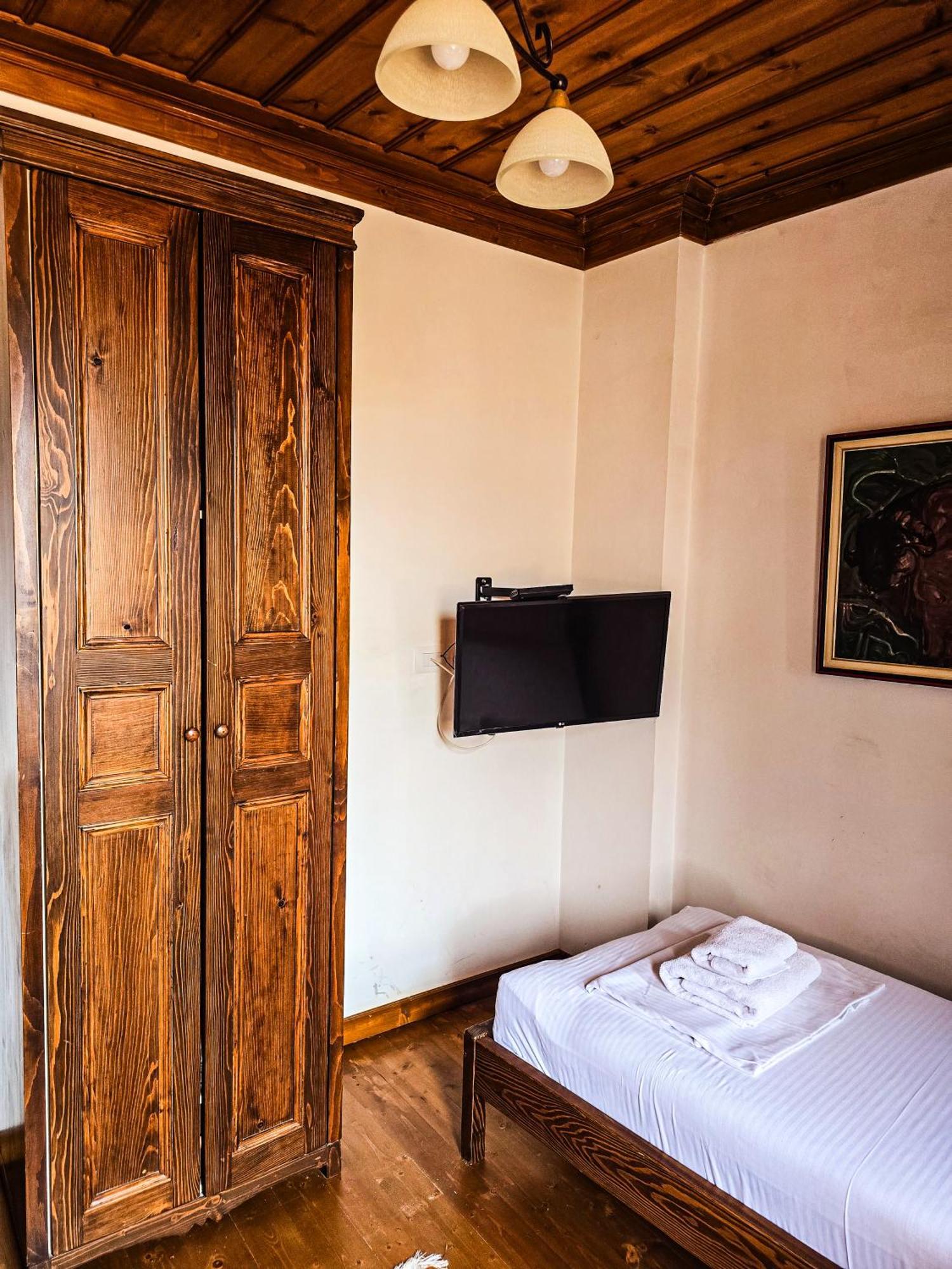 Hotel Gorica - Unesco Quarter Berat Esterno foto